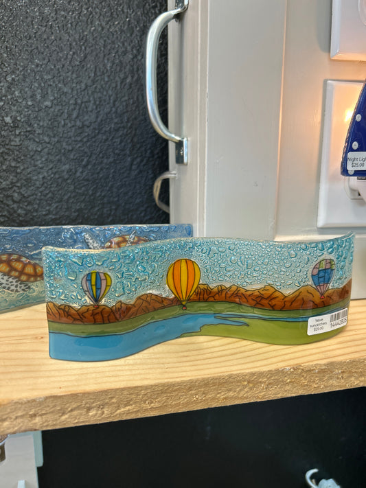 Wave standing suncatcher